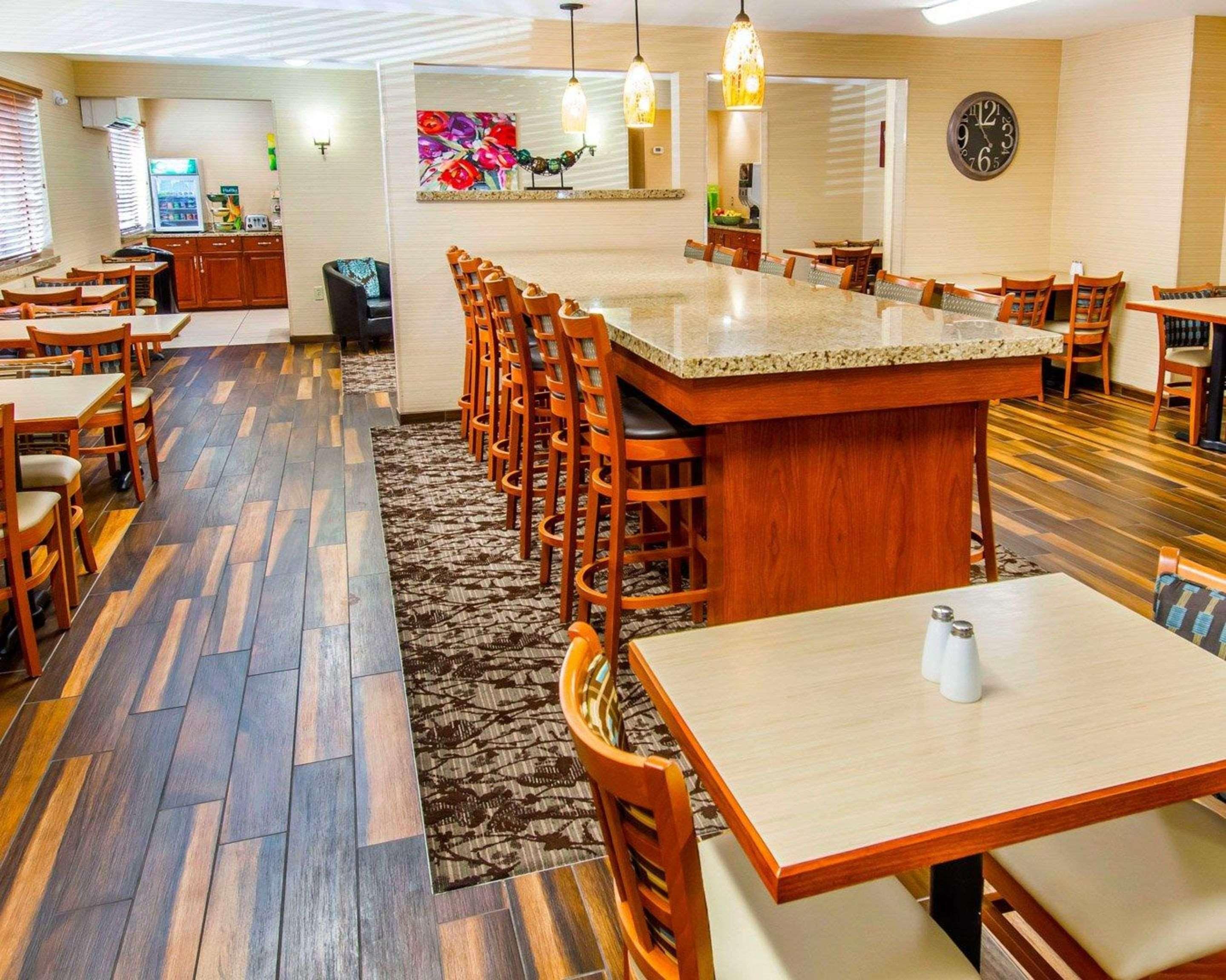Inn Quality Oakwood 3*