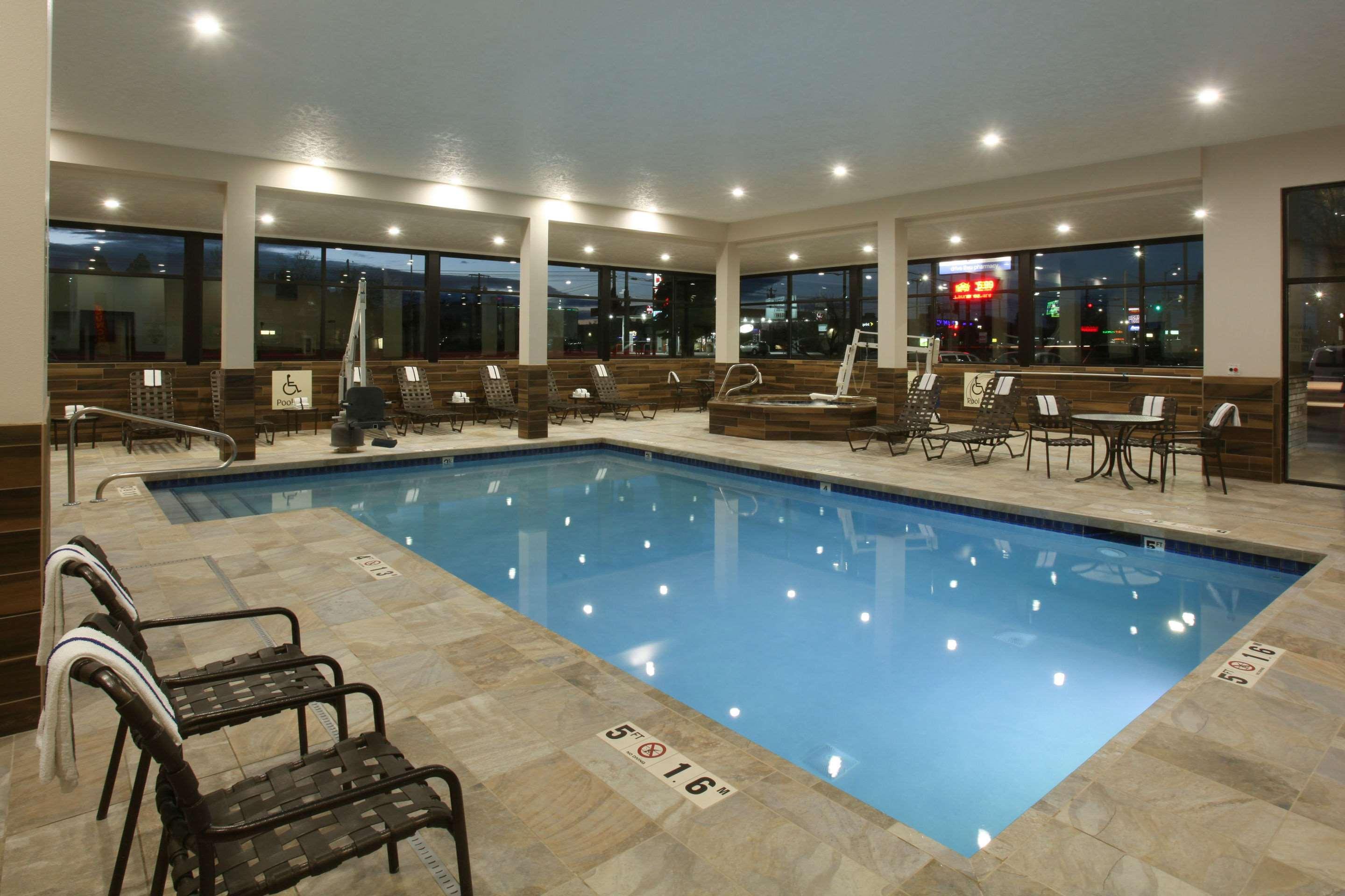Quality Oakwood Inn 3*